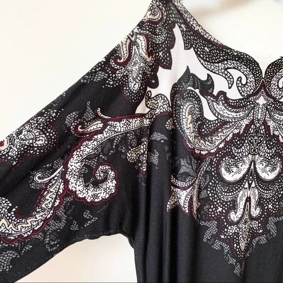 LAST CHANCE WHITE HOUSE BLACK MARKET Lightweight Scroll Design Sweater Small - Picture 2 of 7